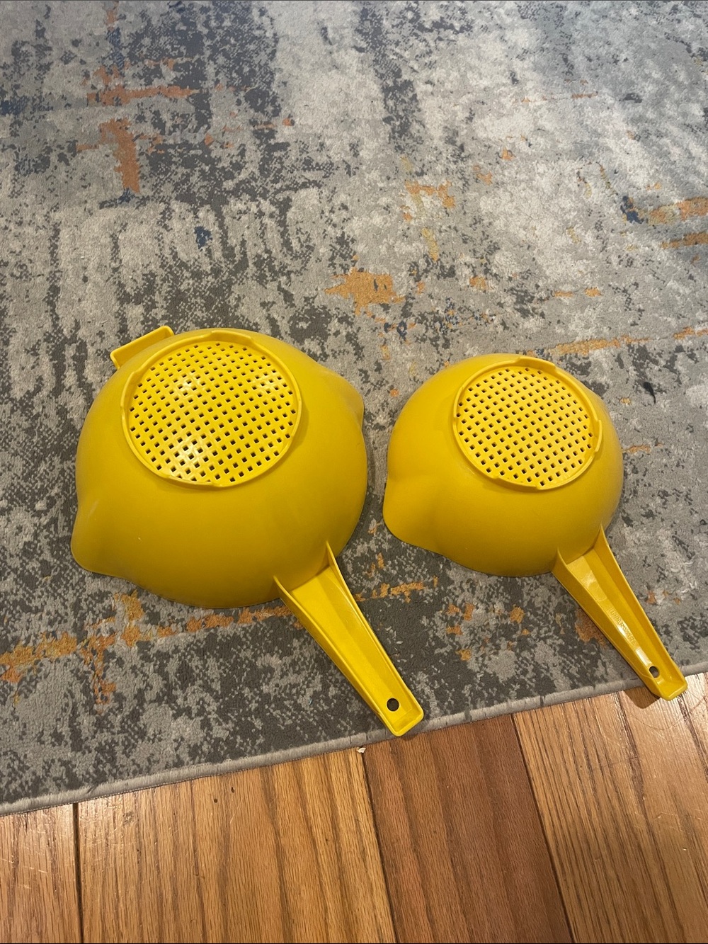 Tupperware Bright Yellow Plastic Strainers - Set of 2 - Picture 2 of 4